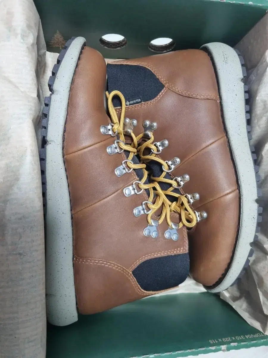 (260) Danner vertigo 917